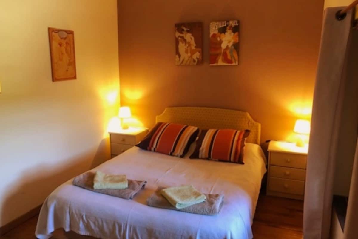 Chambre double chaleureuse du gîte du Bois de Pommeau